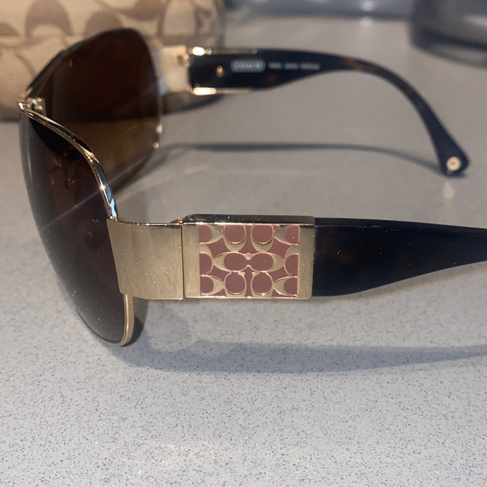 Coach Sunglasses with case - Picture 5 of 6
